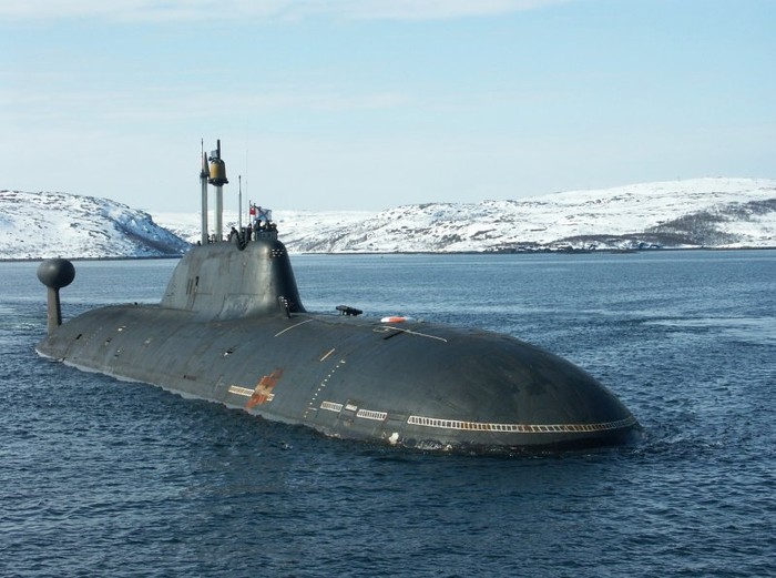 Theo báo chí nước ngoài thì đó là tàu ngầm lớp Shuka-B. Tàu ngầm Shuka-B (tên tiếng Nga: Щука-Б, định danh NATO: Akula) thuộc dự án 971 là tàu ngầm hạt nhân đa chức năng thế hệ thứ 3 của Liên Xô/Nga, được chế tạo để thay thế cho các tàu ngầm đã lỗi thời Shika dự án 671RTMK.